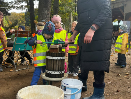 Krásný výlet do botanické zahrady a výroba moštu